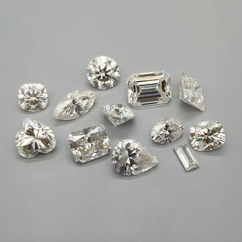fancy-shape diamonds areD-color VVS grade, ranging from 0.5ctto 3ct.